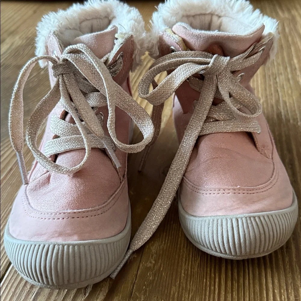 Oshkosh pink toddler girl boots with faux fur accent size 10